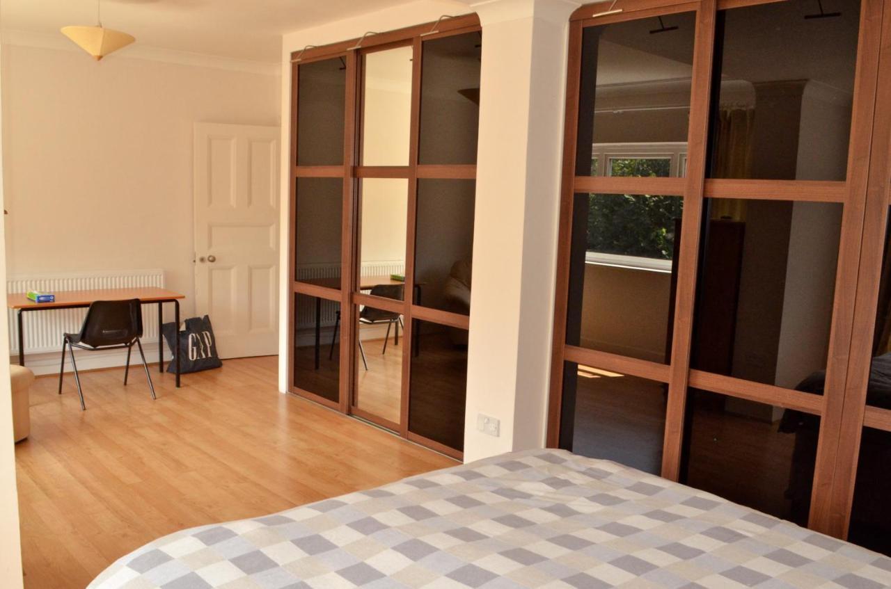 A Cozy House To Stay In Sunny ボーンマス エクステリア 写真